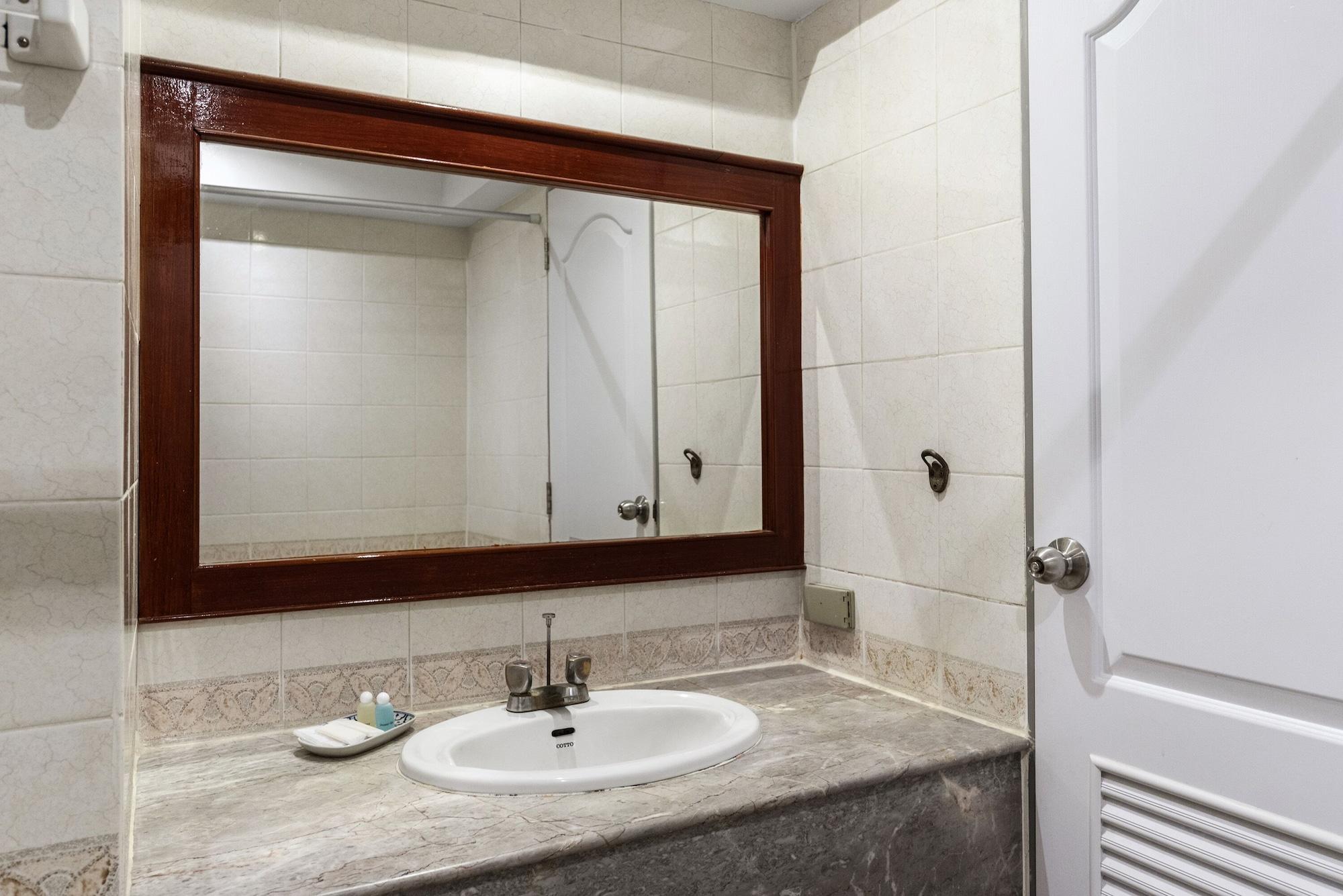 פרה נאקון סי איוטאיה Ayothaya Riverside Hotel מראה חיצוני תמונה