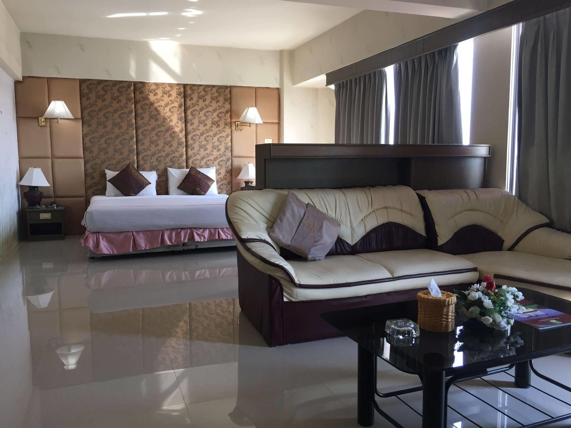 פרה נאקון סי איוטאיה Ayothaya Riverside Hotel מראה חיצוני תמונה