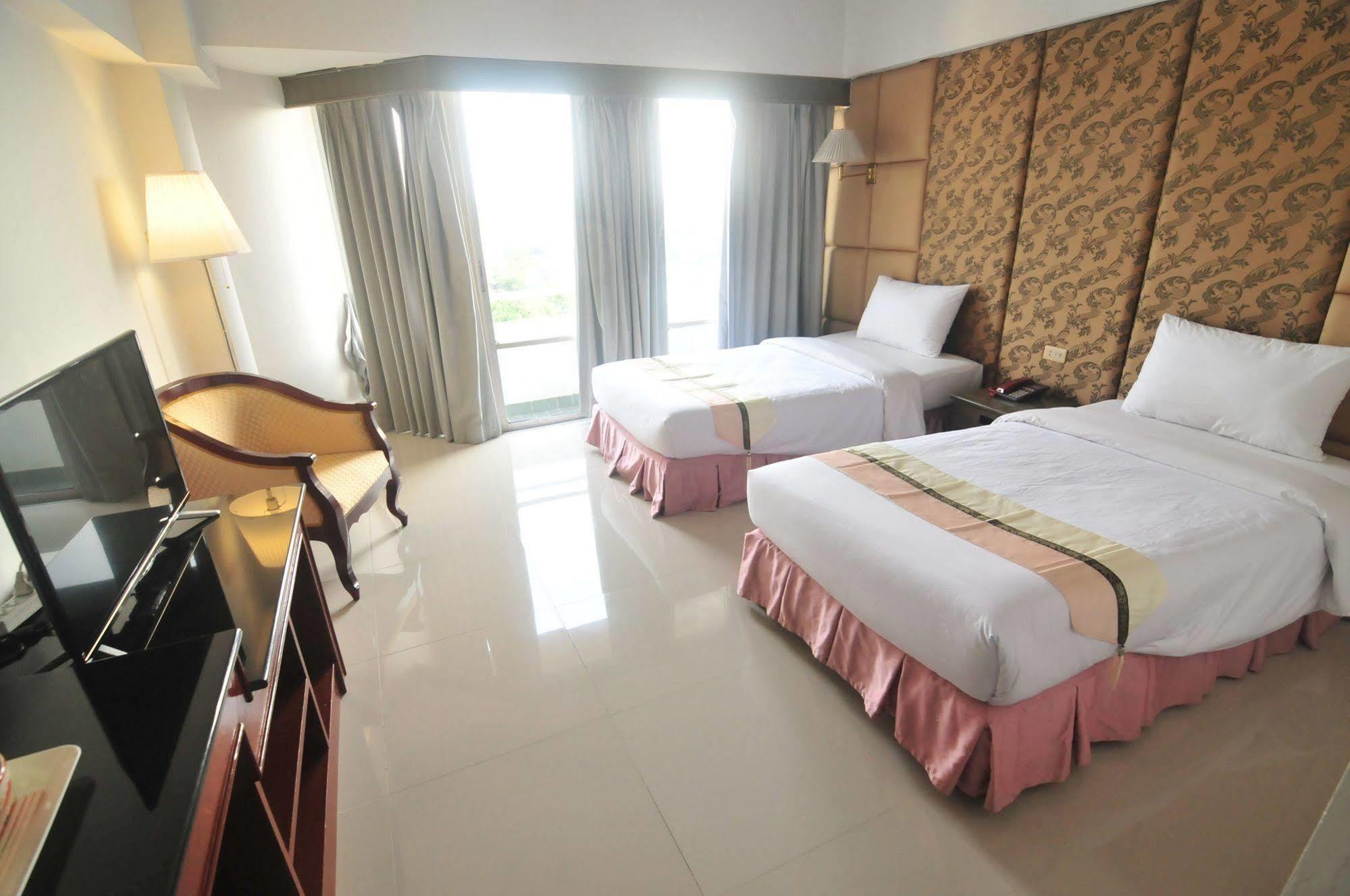 פרה נאקון סי איוטאיה Ayothaya Riverside Hotel מראה חיצוני תמונה